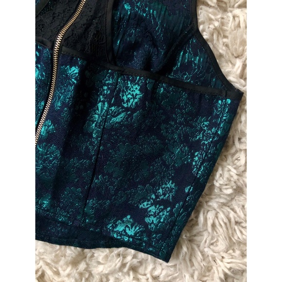 NWOT racerback floral crop top with lace - Picture 6 of 6